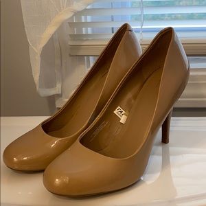 NWOT - Nude heels